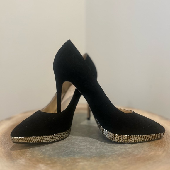 Jessica Simpson Eye Catching Black Suede with Gold Snakeskin Embellishment - Picture 5 of 7